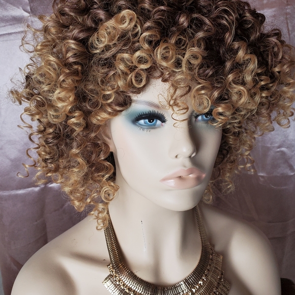 🎉Host Pick🎉 Dirty blonde curly wig🎉 - Picture 3 of 8